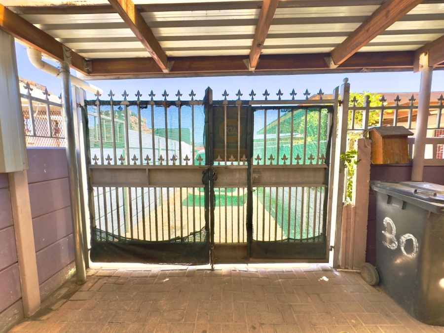 3 Bedroom Property for Sale in Lavender Hill Western Cape